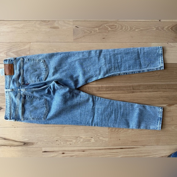 Levi’s 501 light wash jeans denim. Sold at Free People Urban - Picture 3 of 4